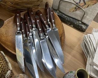 Accessories for the table.