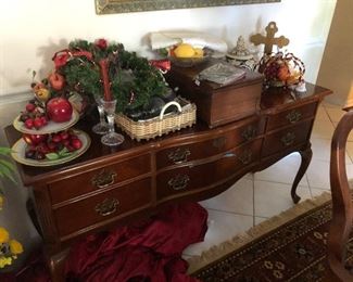 Beautiful buffet $200