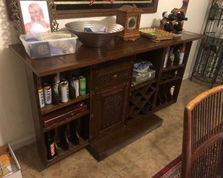 Located at my place , Manchester lakes , closed up into small hide a bar 
Secret compartment $350