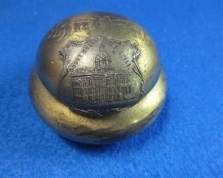 Button Souvenir box Peoria Ill Court House
