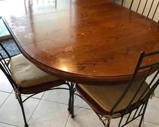 Thomasville Madison County kitchen table with leaf and 6 chairs $300 (Top needs to be refinished)