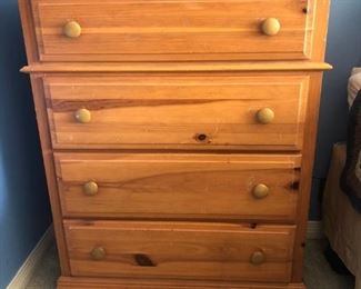 Bassett dresser (drawer guides need to be fixed) $100