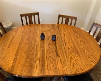 $475 OBO~ WALTER AND WABASH ANTIQUE OAK TABLE AND SIX CHAIRS.  TABLE OR  CHAIRS CAN BE SOLD SEPARATELY 