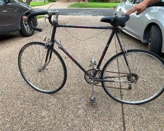 $290 OBO Highly sought after Men’s Fuji road bike 