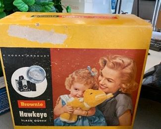 $58 - Kodak Brownie Hawkeye flash outfit