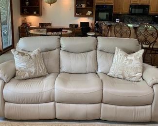 $890 - AWESOME LEATHER DOUBLE RECLINING ELECTRIC OR BATTERY OPERATED SOFA