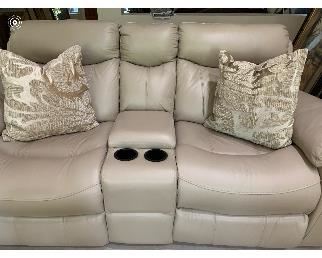 $790 ~ AWESOME LEATHER DOUBLE RECLINING ELECTRIC OR BATTERY OPERATED LOVESEAT
