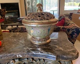 Round decor with removable top $25