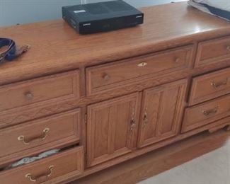 Modern Oak Bedroom set   Bed, 2 dressers, 2 nightstands   all for $500