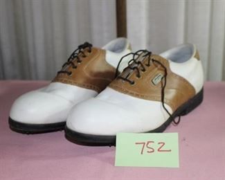 739 Ladies golf shoes $5 8.5