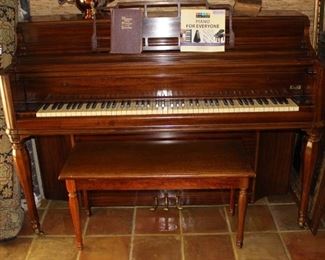 750 spinet piano $100