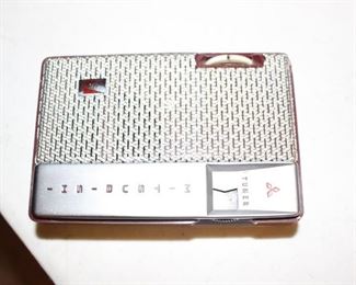 751Mitsubishi portable radio $10 untested