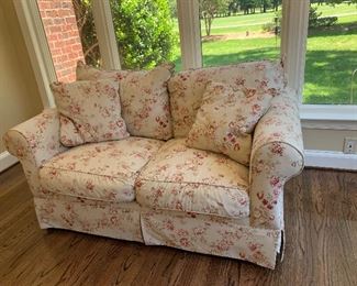 Sofa Express 2 cushion floral love seat