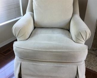 Bassette Swivel Rocker Chair - Comfortable - Like new condition - no stains, no reps, no smoke. Great deal on a quality chair. $25  Go  to www.gerilins.online to buy.