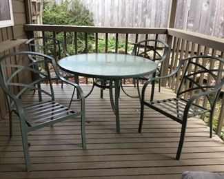 Patio furniture (umbrella table and 4 chairs) Table is 4ft in diameter. Just in time for summer.  $45 go to www.gerilins.online to buy