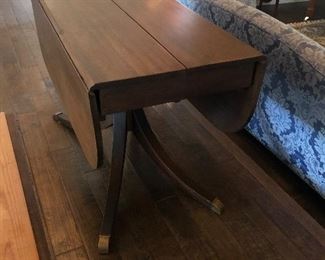 Drop Leaf Table w 2 Leaves