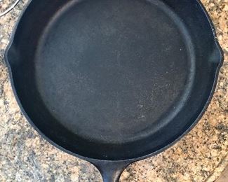 LODGE Iron Skillet