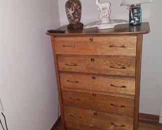 Chest of drawers . Antique $70