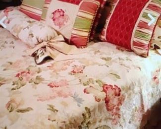 PLEASE READ: BEDDING FOR SALE ONLY QUEEN SIZE...
Do not ask about the bed pictures or anything else you see only the bedding is for sale
