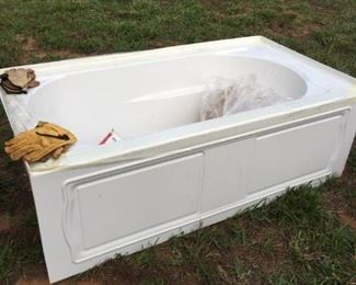 Koehler soaking tub was in the barn. Minor scratch on front. Originally $700. Bargain price ask Kelly