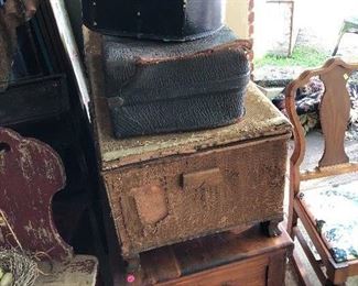 Antique & vintage luggage and trunks