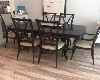 Thomasville "Studio 455" dining table w/ 2 leaves, 2 arm chairs and 4 side chairs