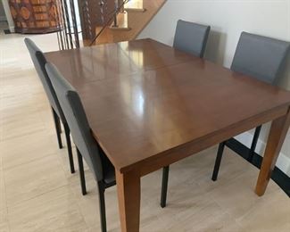 Modern Table & Chairs