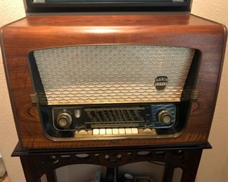 Vintage 1955 APG Radio