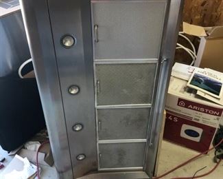 Thermador Professional 6 Burner and Grill Stove with Hood