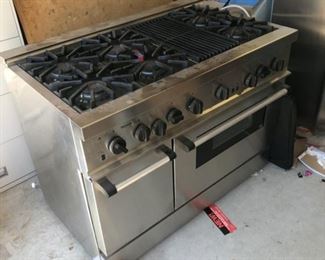 Thermador Professional 6 Burner and Grill Stove with Hood