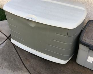 Rubbermaid Storage Bin