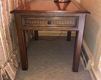 Henredon end table
