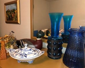 More interesting....  Meissen covered dish among other things!