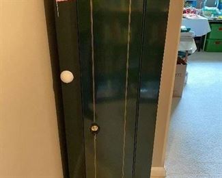 LOT 2001 $125.00
Stack on gun safe 53”H x 17 W x 13.5”D
Holds 10 guns