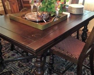Exceptional antique oak dining table  (the ends pull out for more space) and  6 chairs