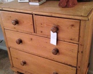 Good-looking 4-drawer chest
