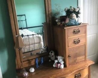 Gentleman’s Dresser