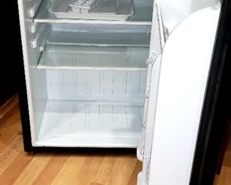 Magic Chef mini Refrigerator Like New $80.00 For Appointment Please Call (760)662-7662 or Email tanya@crowncityestatesalebytanya.com