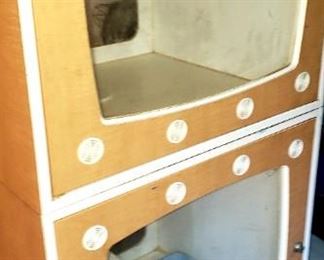 Pet Station $65.00 For Appointment Please Call (760)662-7662 or Email tanya@crowncityestatesalebytanya.com