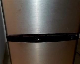 Franklin Chef Compact Refrigerator/Freezer FCD -400 Series $200.00 For Appointment Please Call (760)662-7662 or Email tanya@crowncityestatesalebytanya.com