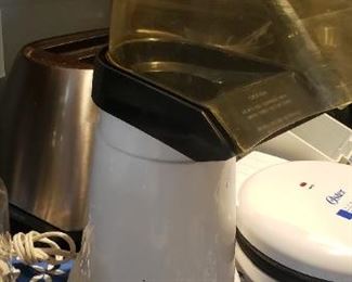 popcorn maker $5.00 For Appointment Please Call (760)662-7662 or Email tanya@crowncityestatesalebytanya.com