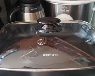 Presto 16 in. Electric Skillet with Glass Cover $25.00 For Appointment Please Call (760)662-7662 or Email tanya@crowncityestatesalebytanya.com