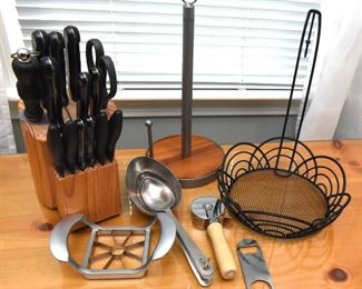 ITEM 15: Lot of Kitchen Items $30
Knife block with knives, pineapple cutter, bottle opener, measuring spoons, pizza cutter, paper towel holder, banana holder with basket. 