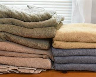 ITEM 56: Lot of towels $10