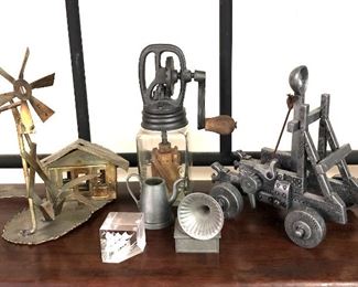 ITEM 94: Lot of small metal objects  $12