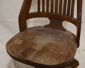 Lot# 2132 - Vintage oak swivel office chair