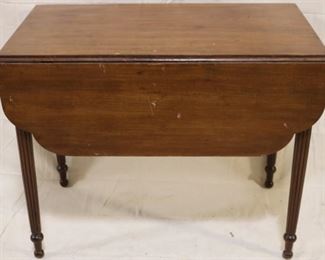 Lot# 2149 - Fluted carved leg drop leaf