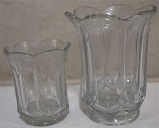 Lot# 4903 - 2pc Glass Vases