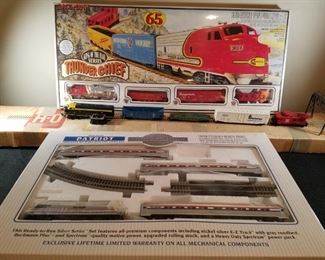 Patriot HO electric train set, Bachmann Thunder Chief HO train set in unopened box, American Flyer HO train set and some misc train cars.