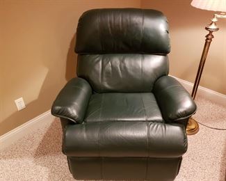 Very gently used green leather recliner manufactured by Flexsteel. Chair reclines as well as swivels. No visible signs of tears, stains or rips. Very comfortable chair. Measures approximately 36 inch across and 41 in deep